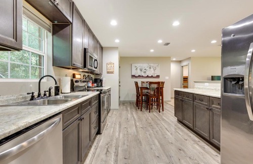 Walker Springs House | Rural Retreat with Covered Porch Near Jackson