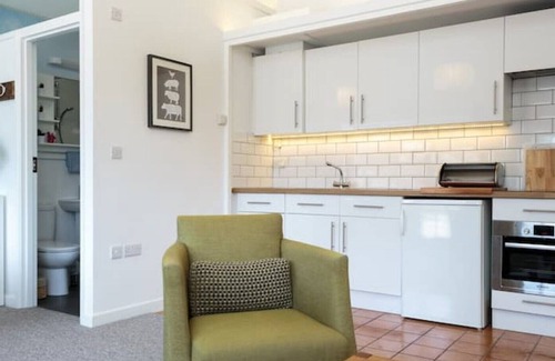 Oving Cottage | Rural retreat, with shared seasonal pool
