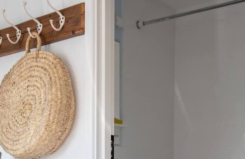 Oving Cottage | Rural retreat, with shared seasonal pool