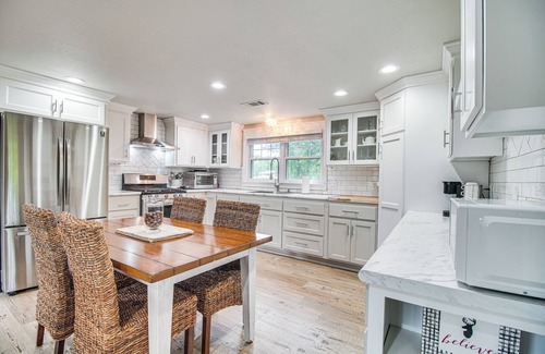 Fort Coffee Cottage | Rural Spiro Getaway w/Private Deck!
