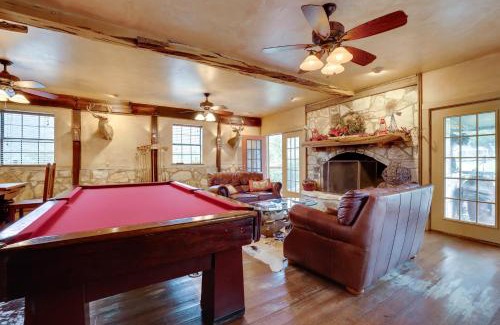 Tarpley Villa | Rural Texas Villa with Hot Tub - Horses Welcome!