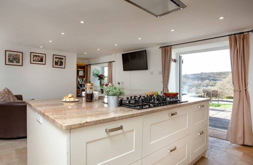 Clearbrook Cottage | Rural tranquility in the heart of Dartmoor with hot tub, valley views, walks.