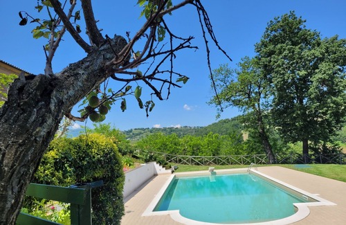 Gualdo Villa | Rural Villa, Large Private Saltwater Pool, Diving Board Mountain & Village Viewn