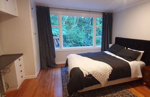 Otatara Cottage | Ruru Hideaway. Quiet home surrounded in native bush and birds. Boat parking.