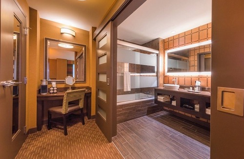 Sunrise Manor Hotel | Rush Tower - West End Suite at Golden Nugget Las Vegas