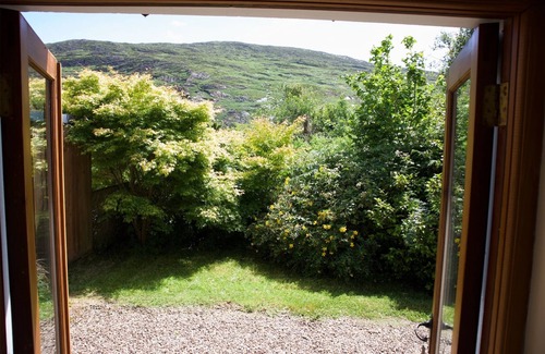 Kenmare House | Rusheens Cottage. Charming comfortable cottage with sauna in peaceful valley.