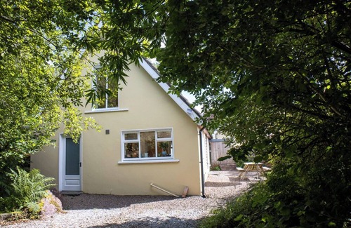 Kenmare House | Rusheens Cottage. Charming comfortable cottage with sauna in peaceful valley.