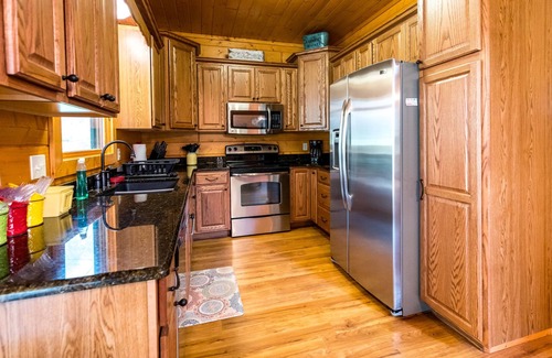 Topton Cabin | Rushing Creek Cabin - Secluded Mountain Cabin w/Outdoor Fire Pit
