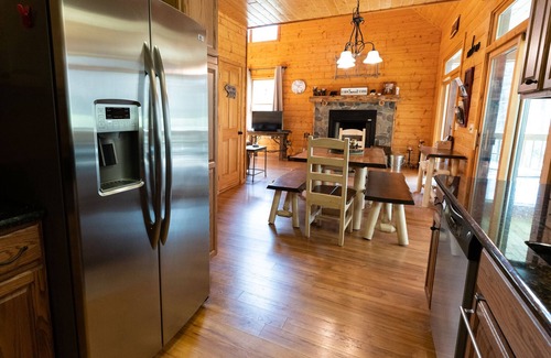 Topton Cabin | Rushing Creek Cabin - Secluded Mountain Cabin w/Outdoor Fire Pit
