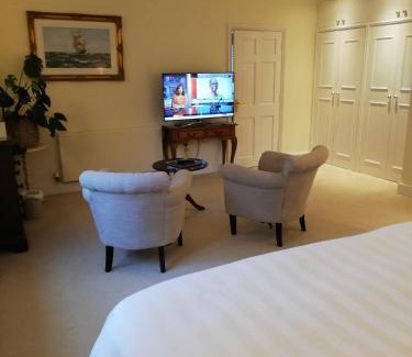 Butcombe Bed & Breakfast | Rusling House - Airport