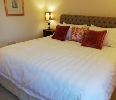 Butcombe Bed & Breakfast | Rusling House - Airport