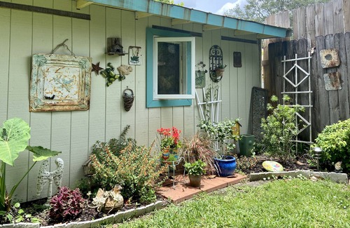 Biloxi Cottage | Russell Cottage: Your home away from home.