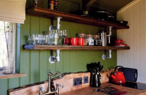 Woodbridge Cabin | 'Russet' Hut on private farm