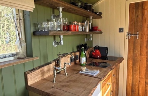Woodbridge Cabin | 'Russet' Hut on private farm