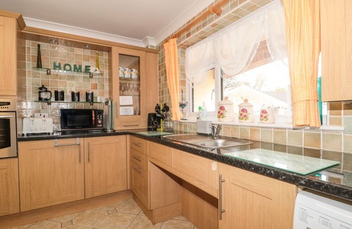 Burtle Cottage | RUSSET, pet friendly, country holiday cottage, with a garden in Mark