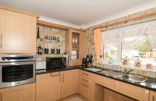 Burtle Cottage | RUSSET, pet friendly, country holiday cottage, with a garden in Mark