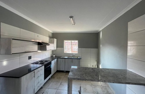 Rustenburg Apartment | Rustenburg cozy Apartment with Private Entrance & BBQ