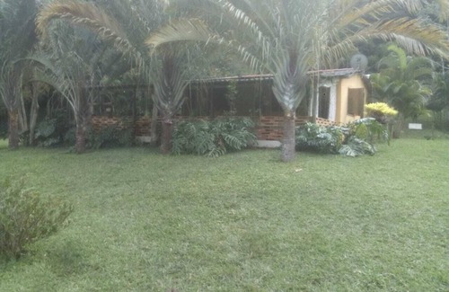 Comendador Levy Gasparian House | Rustic site with lakes