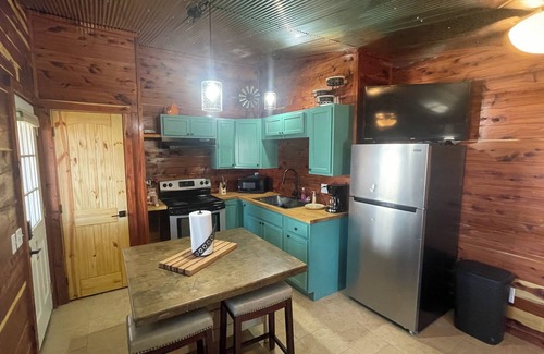 Lockesburg Apartment | Rustic 1-bedroom apartment with AC and WiFi in pleasant Lockesburg