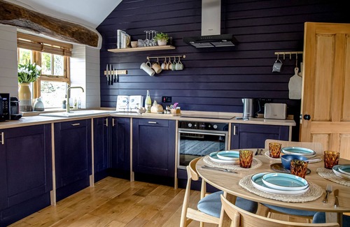 Bilting Cottage | Rustic 2 Bed Stable in the Heart of the Kent Downs