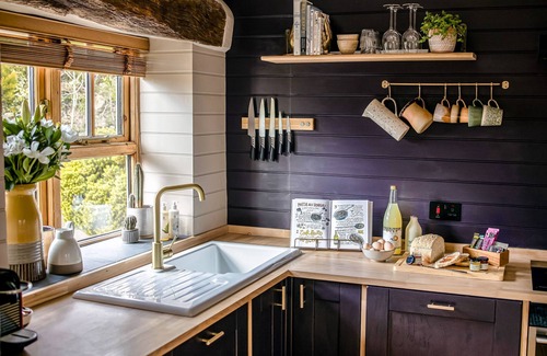 Bilting Cottage | Rustic 2 Bed Stable in the Heart of the Kent Downs