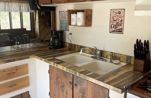 Indian Mountain House | Rustic 2-Bedroom Cabin on 2 Acres