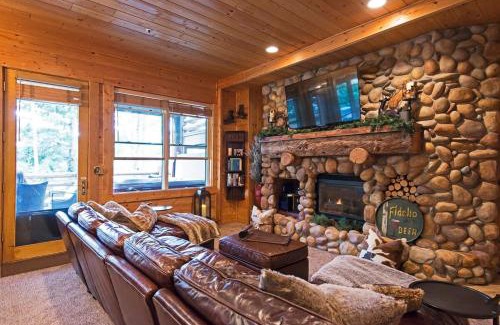 Deer Valley House | Rustic 2BR Condo with Private Hot Tub and Ski Views