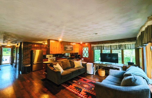 Waterford House | Rustic 3 Bedroom cottage in the Western Maine Mountains