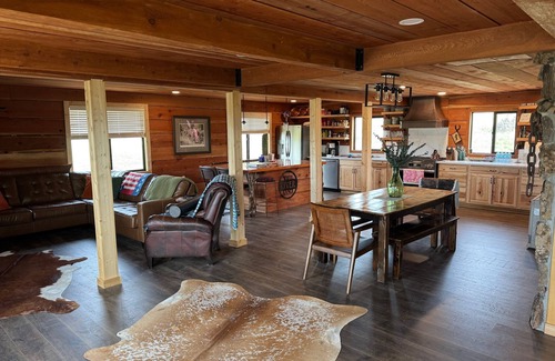 Meeker House | Rustic 4-Bedroom Luxury Retreat - Spectacular White River Valley Views