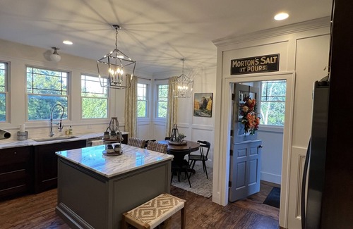 Centerville House | Rustic 5-Bed Barn Retreat – Sleeps 16 Fire Pit