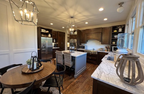 Centerville House | Rustic 5-Bed Barn Retreat – Sleeps 16 Fire Pit