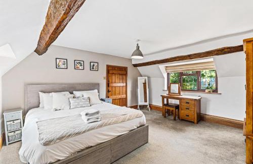 Snarestone House | Rustic 5 Bed Farm House in Derbyshire, sleeps 9