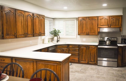 Hyde Park House | Rustic Abode Entire Home- Near Logan