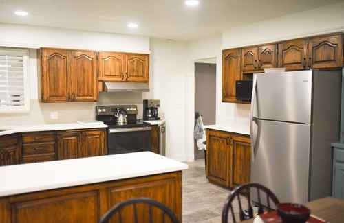Hyde Park House | Rustic Abode Entire Home- Near Logan