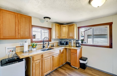 Allyn-Grapeview Cabin | Rustic Allyn Cabin: Private Isl Community w/Kayak
