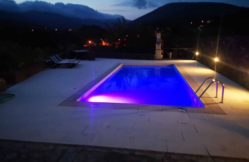 Castanheira de Pera Villa | Rustic and modern Villa
