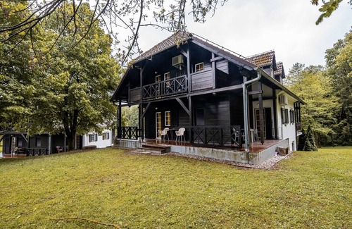 Podcetrtek Apartment | Rustic and Radiant Retreat Apartments with Terrace - Standard One Bedroom Apartment with Terrace