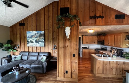 Dawsonville Apartment | Rustic Apartment with Seasonal Mountain Views