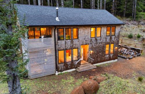 Arch Cape House | Rustic Arch Cape Getaway w Vibrant Interior Walk to the Beach Cape Wonder