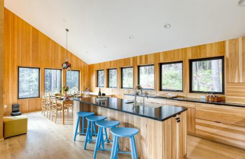 Arch Cape House | Rustic Arch Cape Getaway w Vibrant Interior Walk to the Beach Cape Wonder