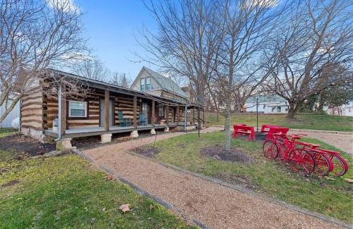 Augusta House | Rustic Augusta Cabin