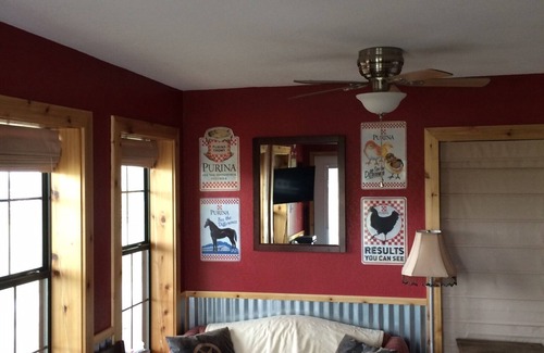 Cedar Lane Apartment | Rustic Barn Apartment