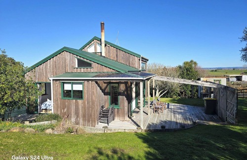 Pukehina House | Rustic Beach Hideaway