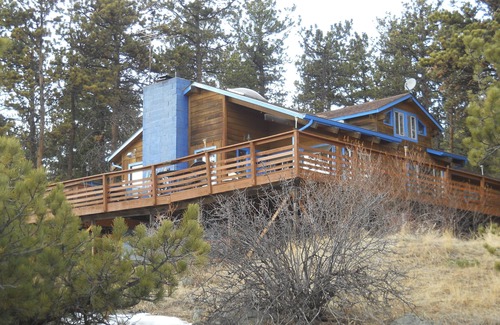 Boulder House | Rustic Beautiful Lg Colorado Rockies Mtn Home w/Lg Hot Tub Border Ntl Forest