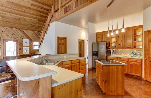 Chico House | Rustic, Beautifully Appointed Cabin in Oak Studded Privacy