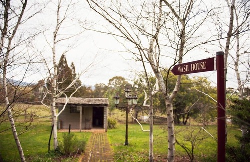 Wooragee Cottage | Rustic beauty and modern comforts