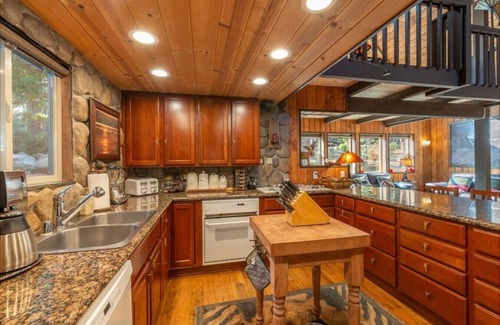 Chamberlands House | Rustic Beauty in Chamberlands Full Beach & Pool