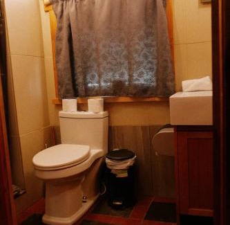 Golden Hotel | Rustic Beaverfoot Lodge Room N5