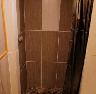 Golden Hotel | Rustic Beaverfoot Lodge Room N5