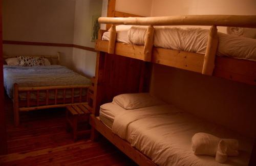 Golden Hotel | Rustic Beaverfoot Lodge Room N6